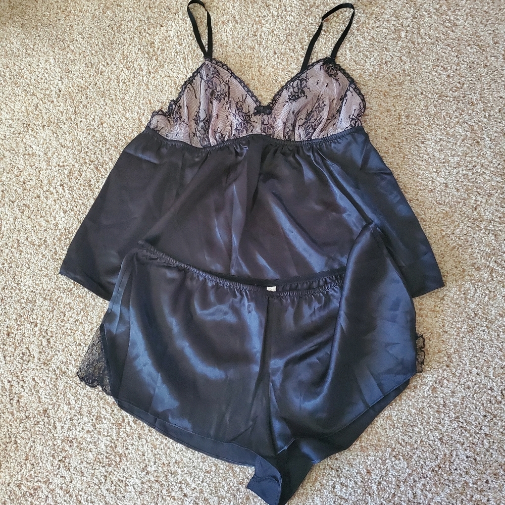 Lingerie set Size L Black with shorties New without tag